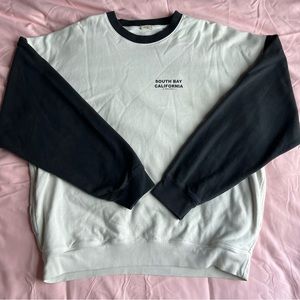 BRANDY MELVILLE SURFER CREWNECK